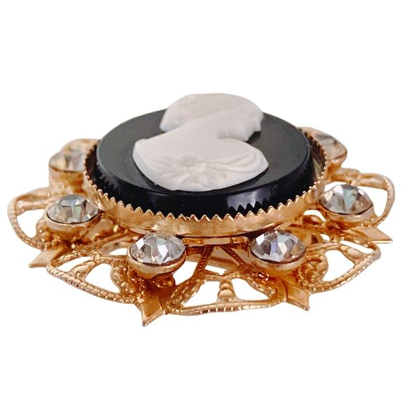Vintage Cameo Resin Brooch Gold Tone Filigree Rhinestones Mid Century 1960s - Picture 7 of 9